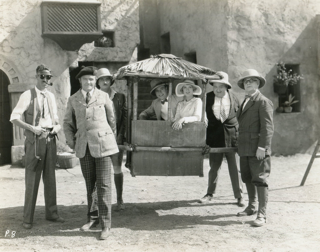 William Beaudine, Wade Boteler, Walter Hiers, Constance Howard and Douglas MacLean in Hold That Lion! (1926) | www.vintoz.com