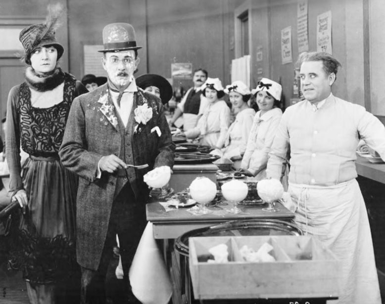 Charlotte Mineau and Ford Sterling in Love, Honor and Behave! (1920) | www.vintoz.com