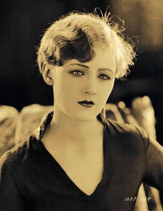 Evelyn Brent in Love’s Greatest Mistake (1927) | www.vintoz.com
