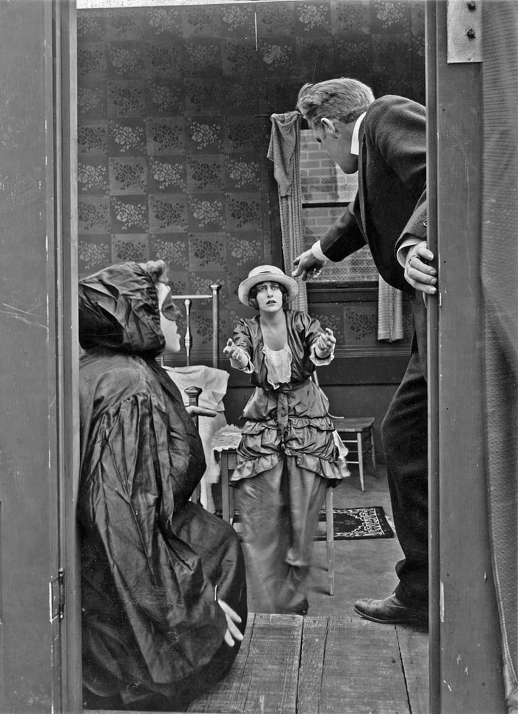 Grace Cunard and Francis Ford in Lucille Love: The Girl of Mystery (1914) | www.vintoz.com