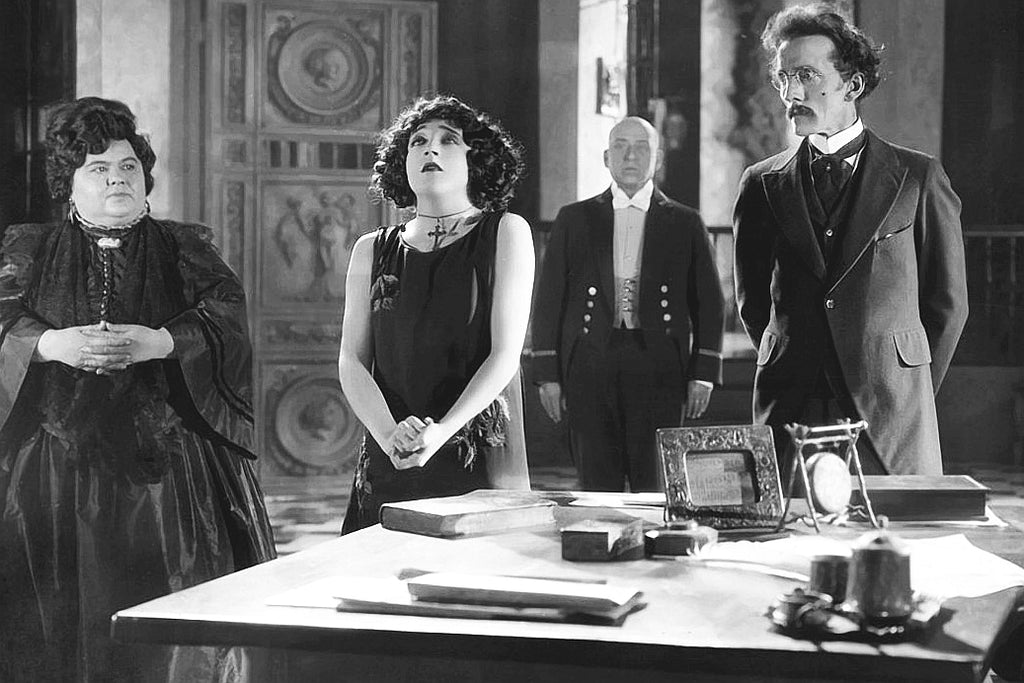 Mathilde Comont, Nigel De Brulier and Mae Murray in Mademoiselle Midnight (1924) | www.vintoz.com