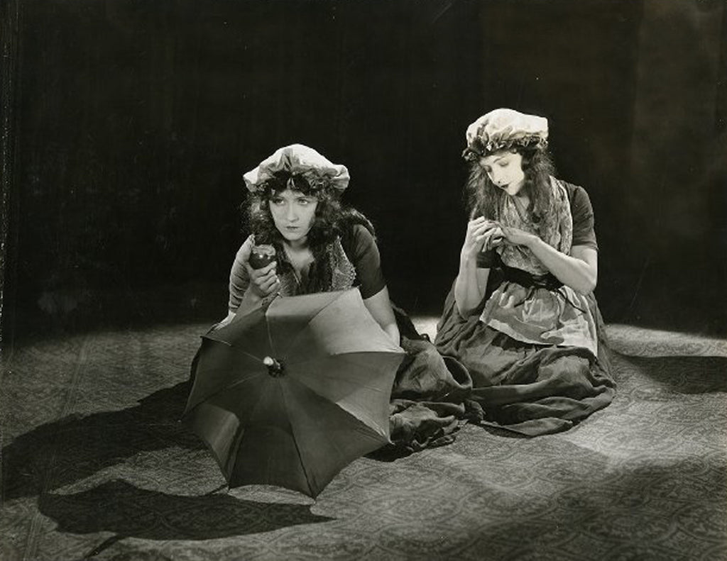 Lillian Gish and Dorothy Gish in Orphans of the Storm (1921) | www.vintoz.com