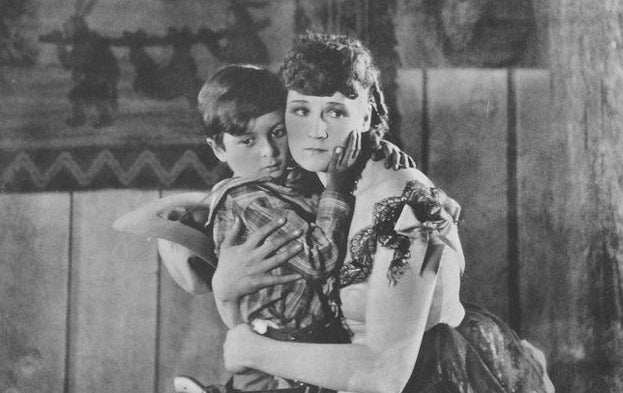 Dorcas Matthews and Pat Moore in Out of the Dust (1920) | www.vintoz.com