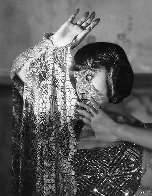 Anna May Wong (黃柳霜) in Piccadilly (1929) | www.vintoz.com