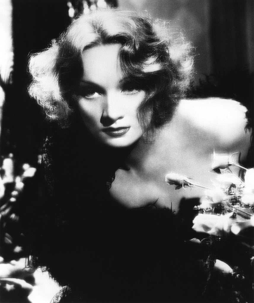 Marlene Dietrich in Shanghai Express (1932) | www.vintoz.com