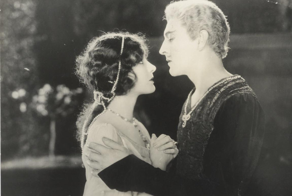 John Barrymore and Marceline Day in The Beloved Rogue (1927) | www.vintoz.com