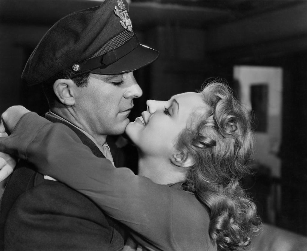 Dana Andrews and Virginia Mayo in The Best Years of Our Lives (1946) | www.vintoz.com