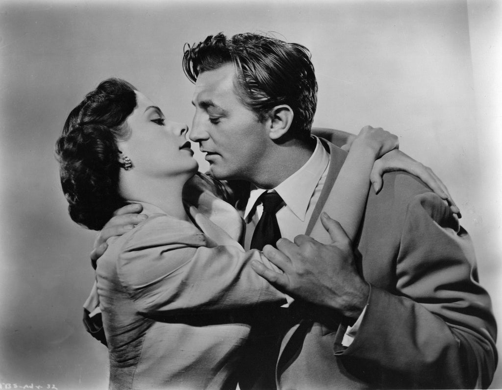 Robert Mitchum and Jane Greer in The Big Steal (1949) | www.vintoz.com