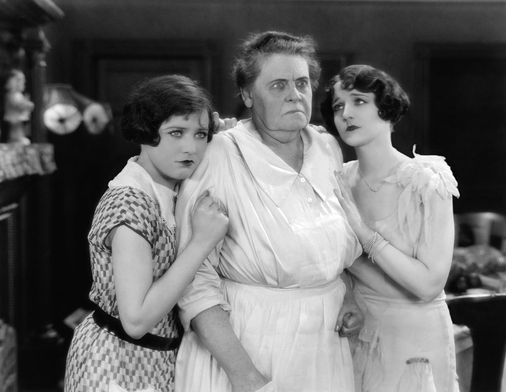 Marie Dressler, Sally O’Neil and Gertrude Olmstead in The Callahans and the Murphys (1927) | www.vintoz.com