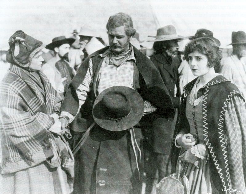 Alan Hale, Ethel Wales, and Lois Wilson in The Covered Wagon (1923) | www.vintoz.com