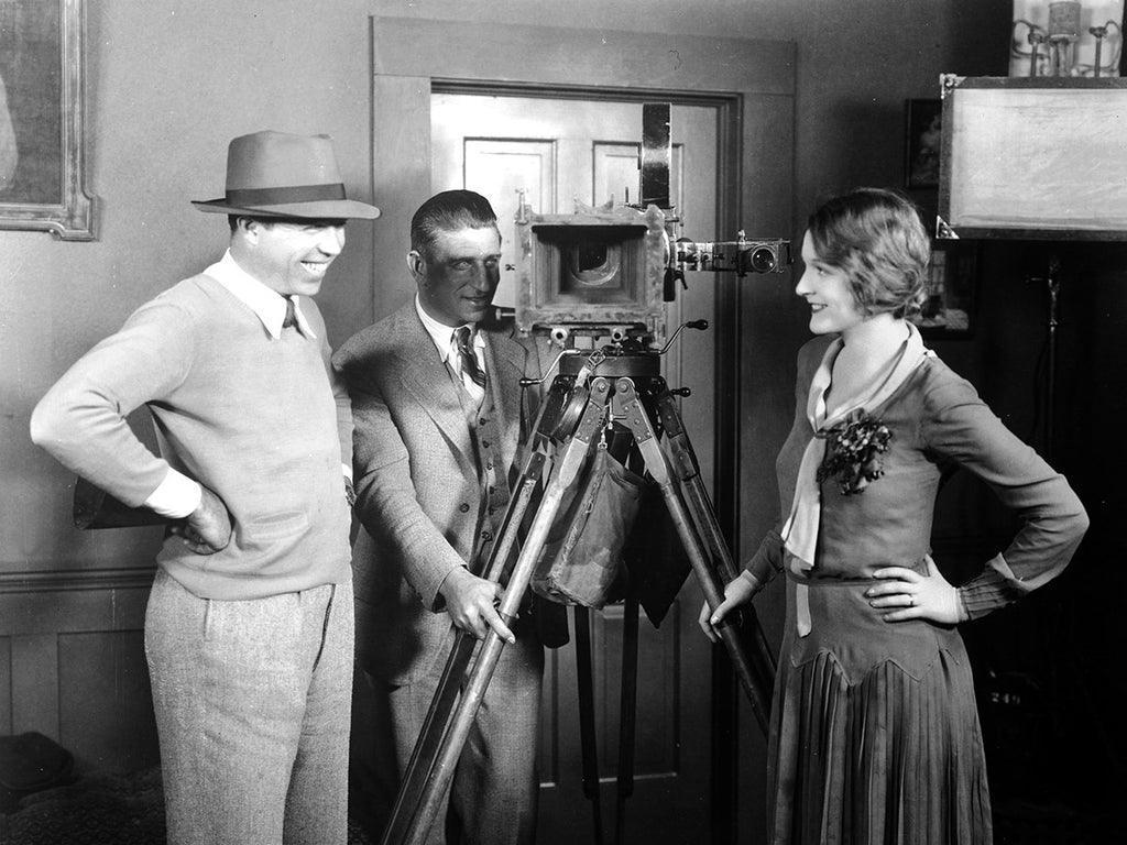 Eleanor Boardman and King Vidor in The Crowd (1928) | www.vintoz.com