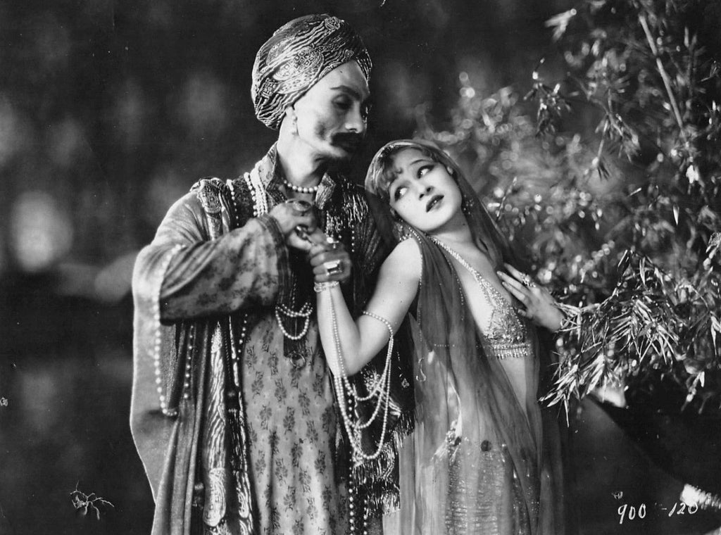 Sōjin Kamiyama and Greta Nissen in The Lady of the Harem (1926) | www.vintoz.com