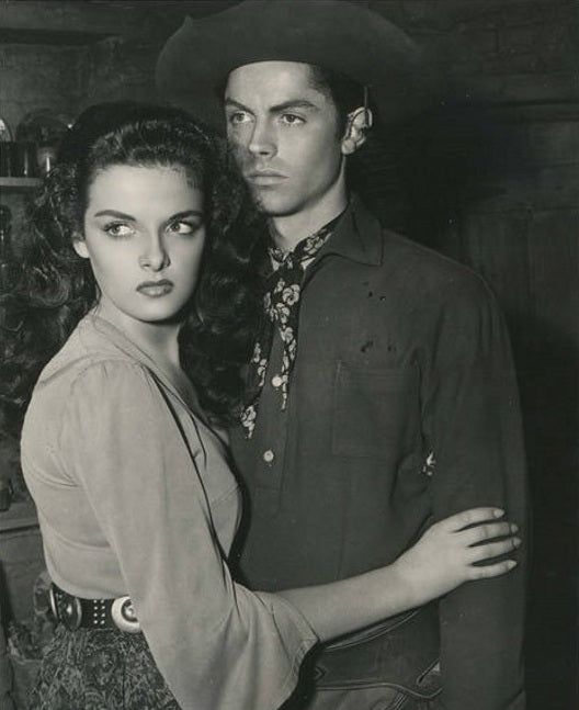 Jane Russell and Jack Buetel in The Outlaw (1943/1946) | www.vintoz.com