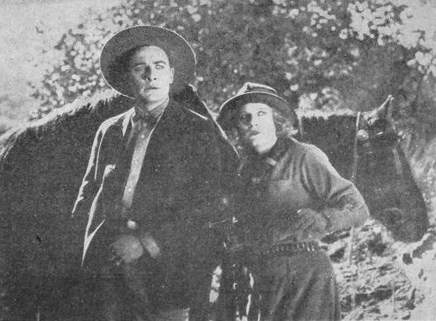 Pat O’Malley and Marie Walcamp in The Red Glove (1919) | www.vintoz.com