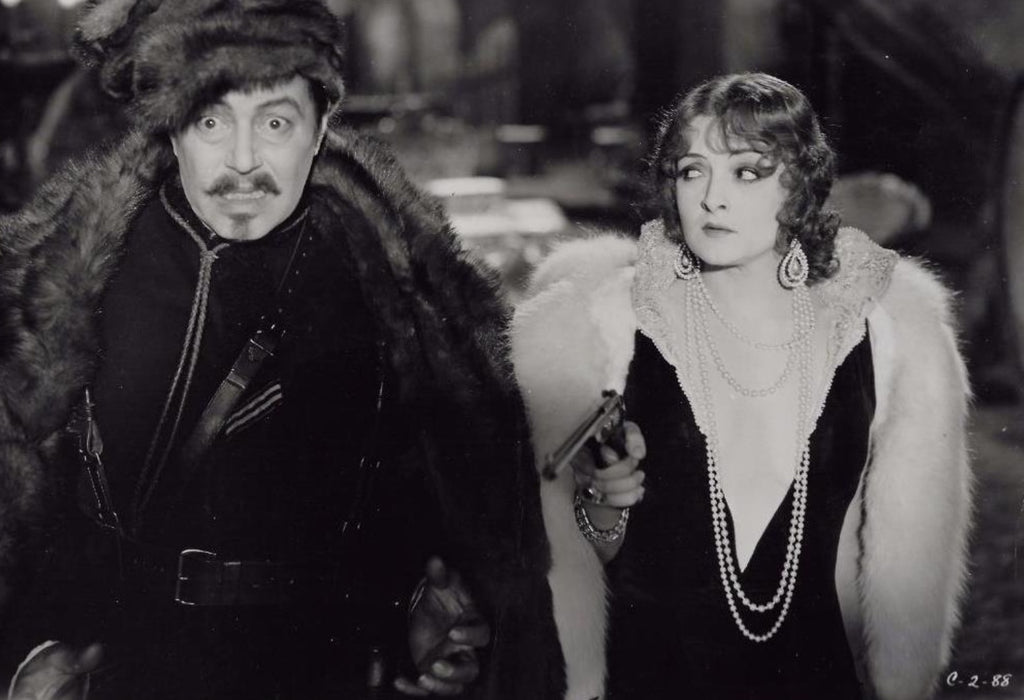Lya De Putti and Warner Oland in The Scarlet Lady (1928) | www.vintoz.com