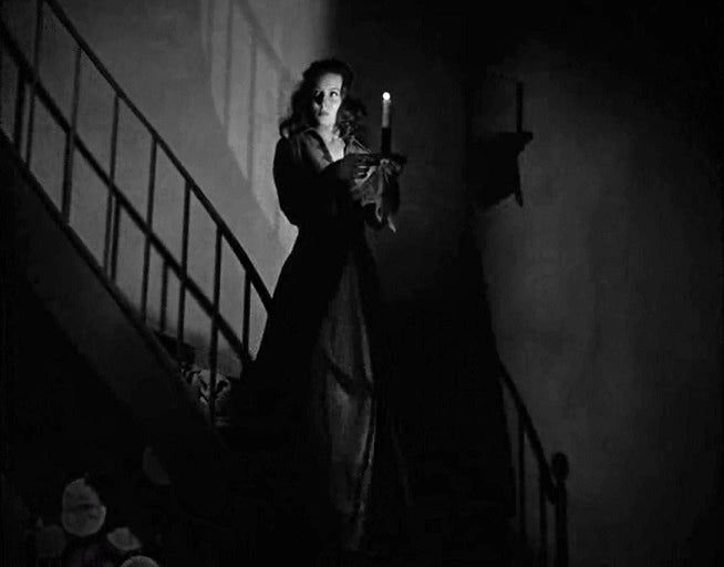 Rhonda Fleming in The Spiral Staircase (1946) | www.vintoz.com