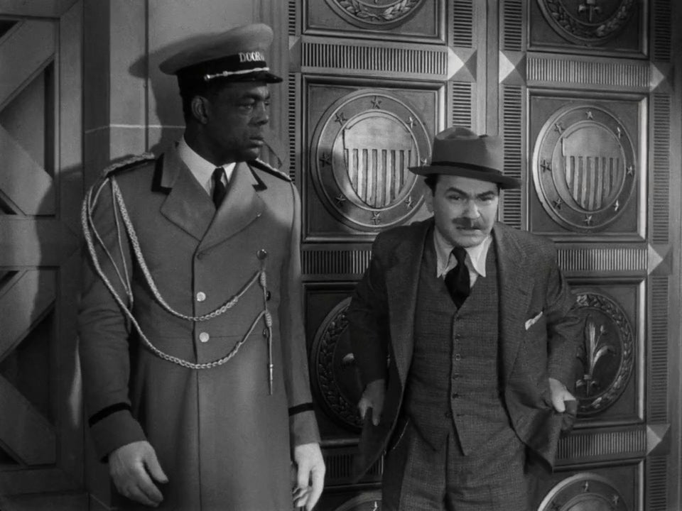 Edward G. Robinson and Blue Washington in The Whole Town’s Talking (1935) | www.vintoz.com