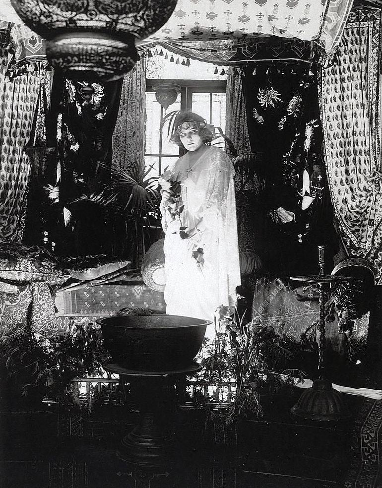 Louise Glaum in The Wolf Woman (1916) | www.vintoz.com