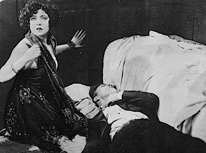 Renée Adorée and Thomas Meighan in Tin Gods (1926) | www.vintoz.com