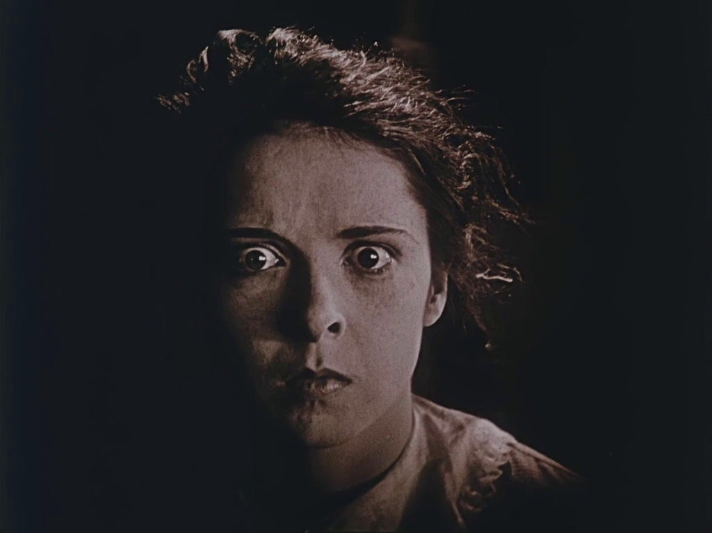 Colleen Moore in When Dawn Came (1920) | www.vintoz.com