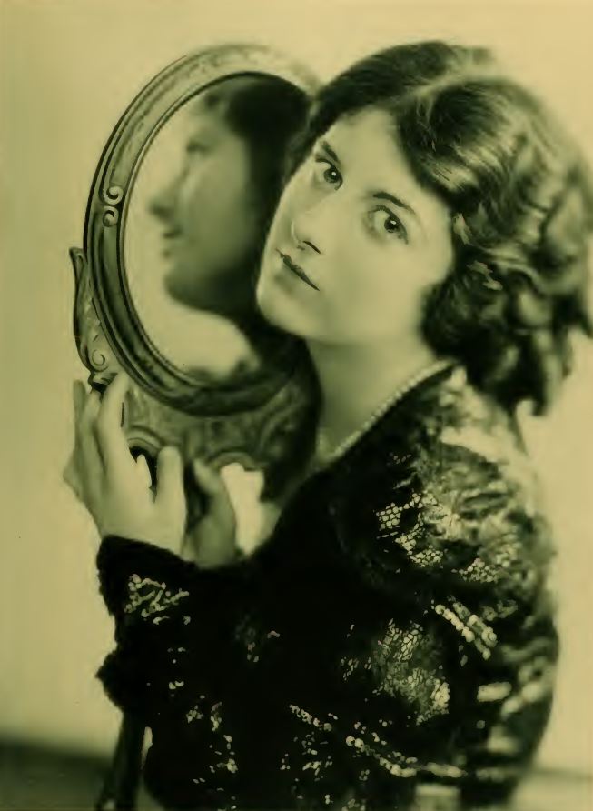 Alice Calhoun (Alice Beatrice Calhoun) (1900–1966) | www.vintoz.com