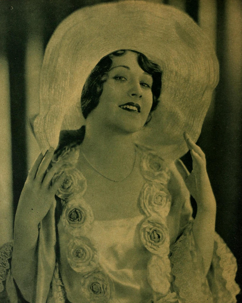 Ann Christy (Gladys Cronin) (1905–1987) | www.vintoz.com