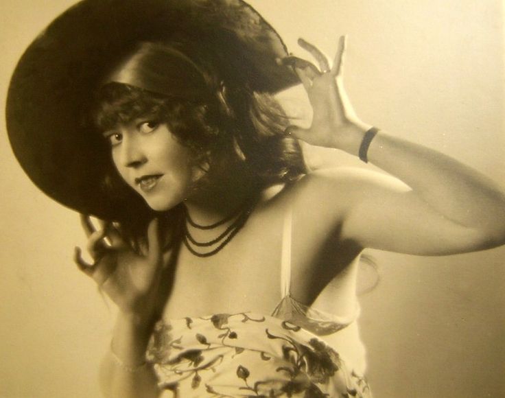 Ann Pennington (Anna Rebecca Pennington) (1893–1971) | www.vintoz.com